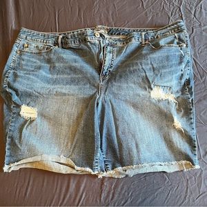 Torrid 30 boyfriend jean bermuda shorts